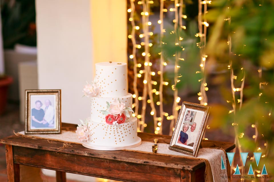 Wedding cake on the tabel at the Hacienda San Jose Mijas