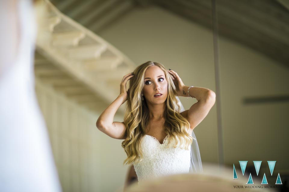 Villa Cisne wedding bride mirror final touches