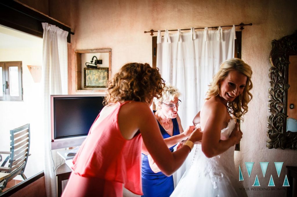 Molino de Santillan wedding bride getting ready