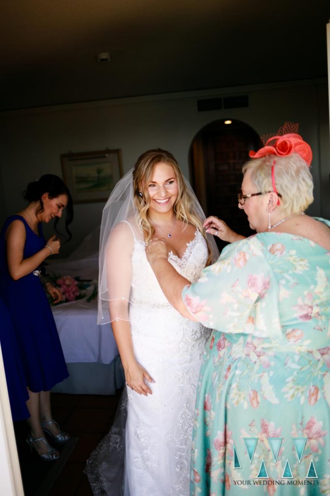 Parador De Gibralfaro wedding bride and mother