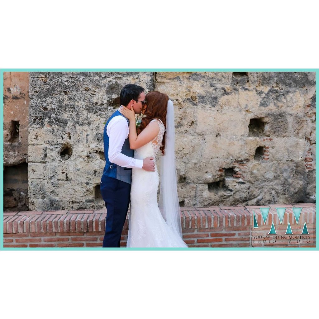 wedding first look spain the first kiss