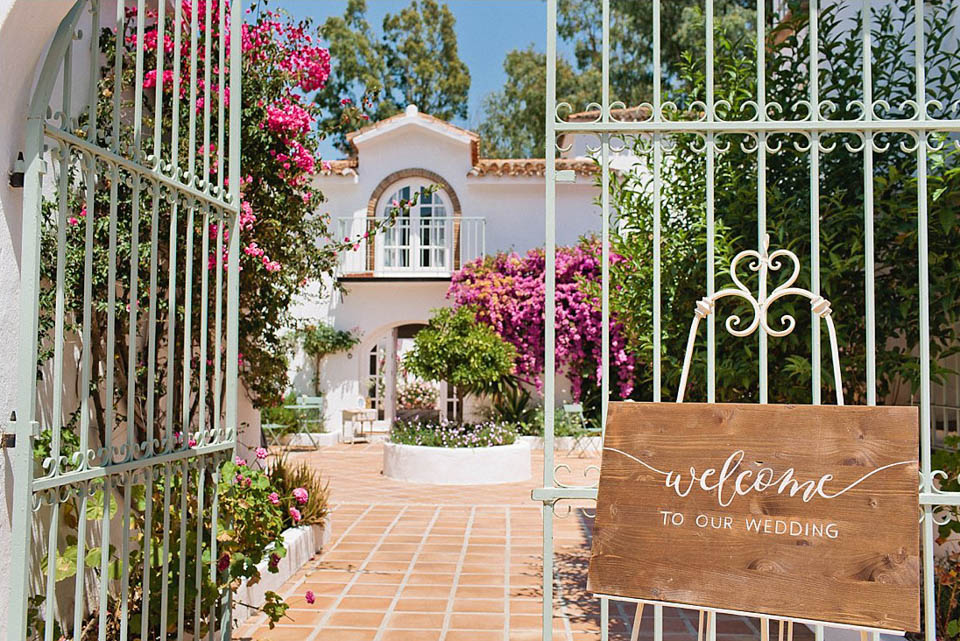 Courtyard view of Cortijo Rosa Blanca wedding venue