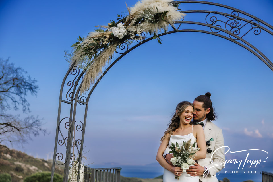 Bride and groom in Heurta Belinda gardens