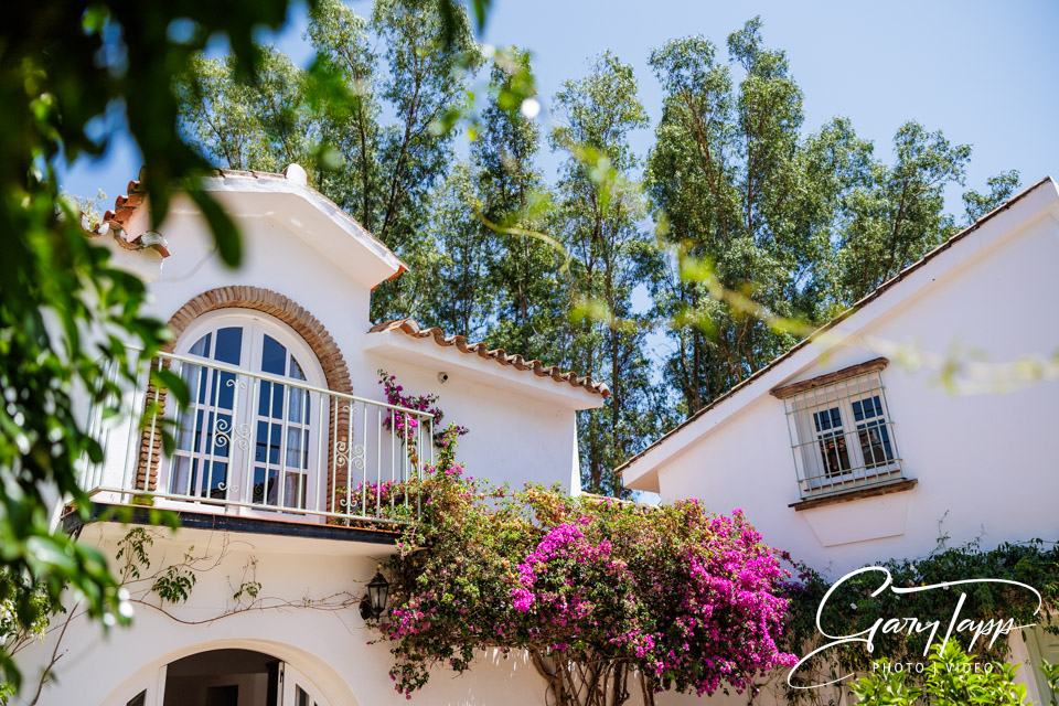 Summer courtyard of Cortijo Rosa Blanca