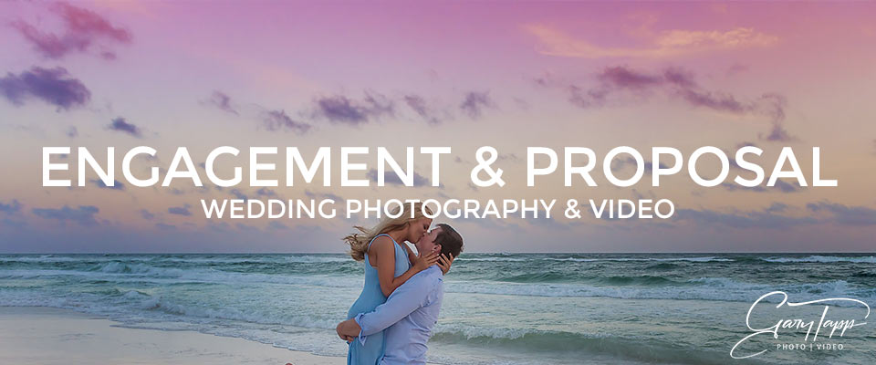 Sea and sunset backdrop for this wedding engagement photographer in marbella