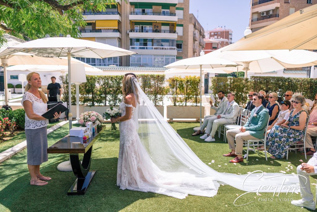 Bride and Groom at the altar at the Gran Hotel Miramar