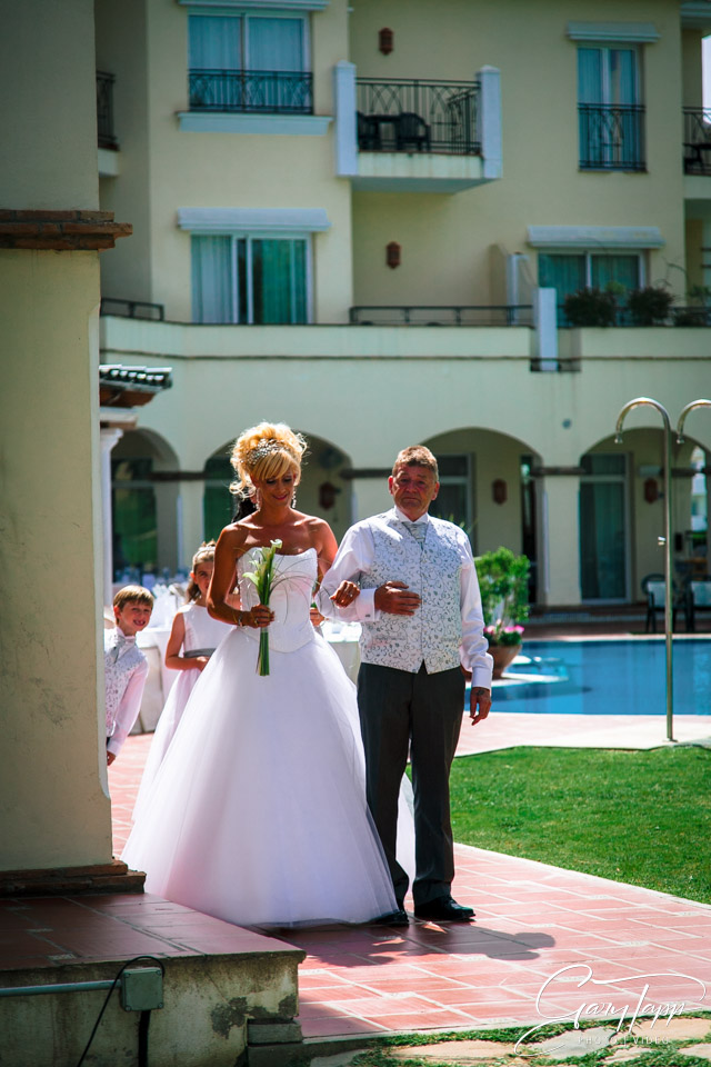 Bride ceremony entrance at the Hotel Tamisa Golf wedding venue