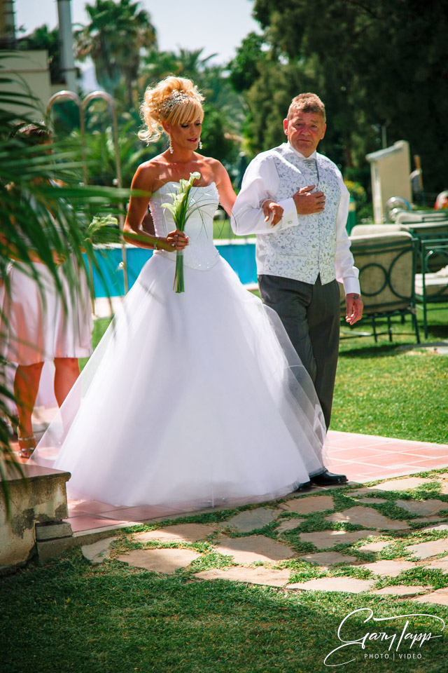 Bride ceremony entrance at the Hotel Tamisa Golf wedding venue